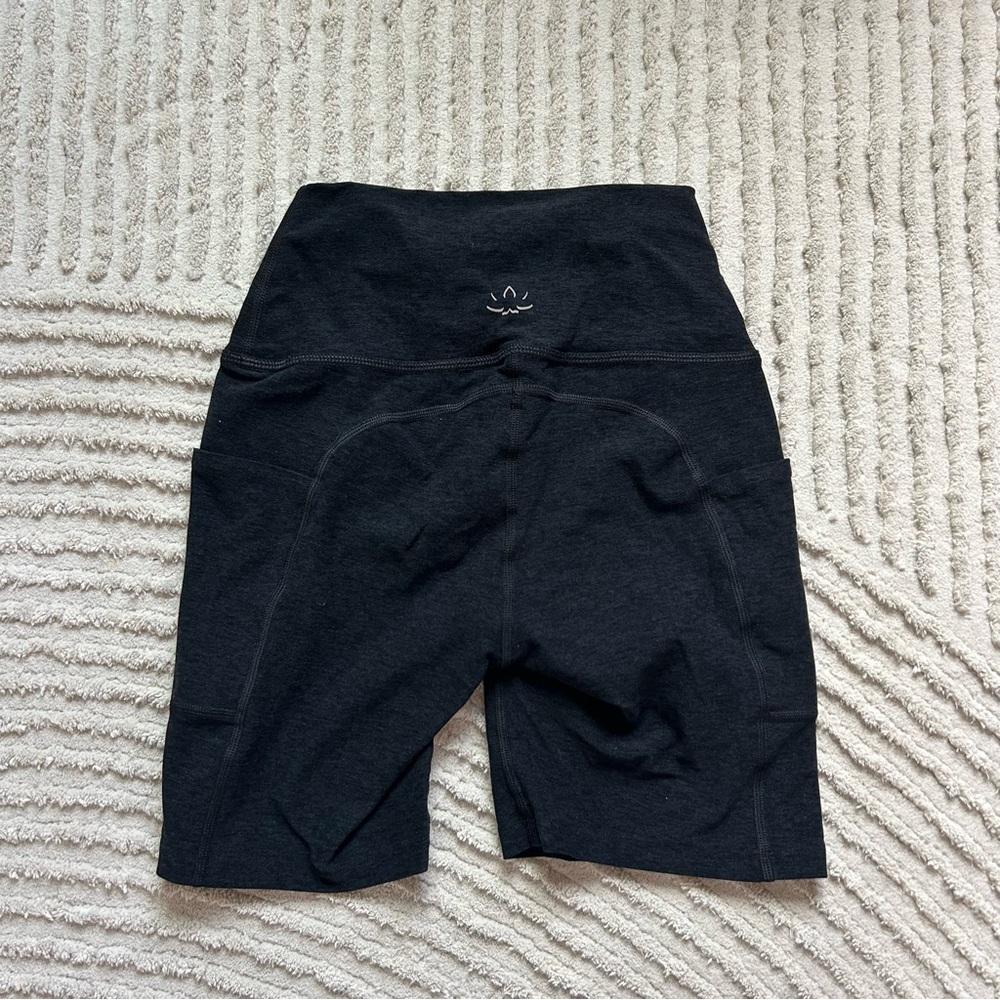 Beyond Yoga Black Bike Shorts with Pockets - Picture 2 of 4